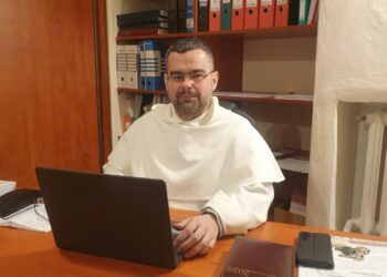 Tarnobrzeg. Budują alejki na parafialnej nekropolii