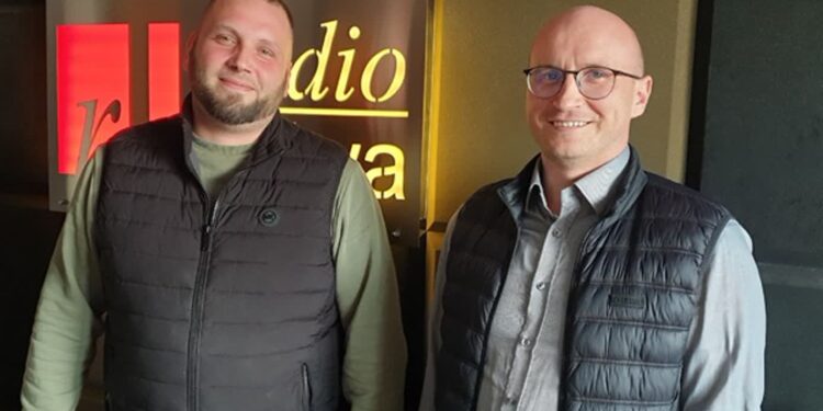 Karol Czernecki i Mateusz Kopeć, przedstawiciele Fundacji z Serca Dla Serca