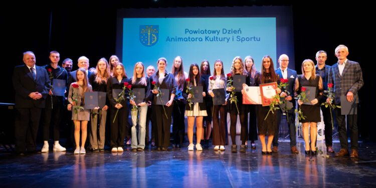 Stalowa Wola: Rozdano nagrody zasłużonym dla kultury i sportu w Powiecie Stalowowolskim