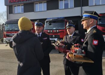 Sandomierz: Pożegnali zasłużonych strażaków