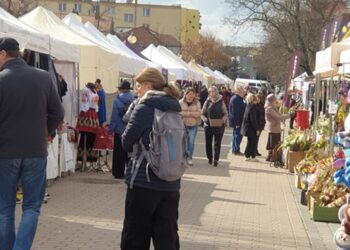 Tarnobrzeg. Trwa Jarmark Wielkanocny