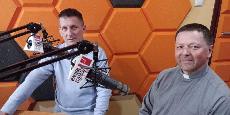 Augustyn Łyko, proboszcz rozwadowskiej Fary i Andrzej Kochan, organizator wydarzenia