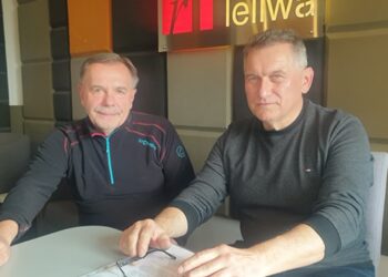 Adam Biernat przedstawiciel Stowarzyszenia Mokrzyszów oraz Stanisław Bochniewicz emerytowany pracownik UM Tarnobrzega