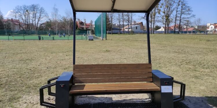 Mielec: Powstała smart ławka !