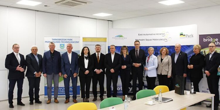 Tarnobrzeg. Motoryzacja i rozwój regionu tematem spotkania w inkubatorze