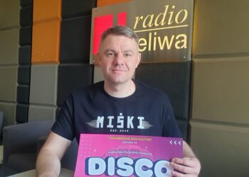 Mateusz Mitka, założyciel grupy „Miśki”, reżyser koncertu „Disco’70”