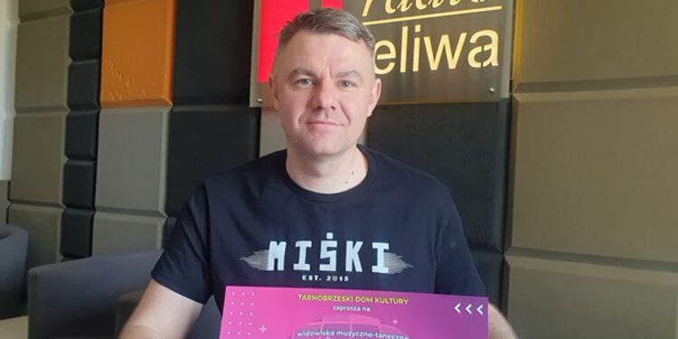 Mateusz Mitka, założyciel grupy „Miśki”, reżyser koncertu „Disco’70”