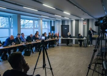 Nowa Dęba. O sytuacji w szpitalu na nadzwyczanej sesji