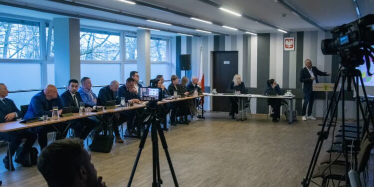 Nowa Dęba. O sytuacji w szpitalu na nadzwyczanej sesji