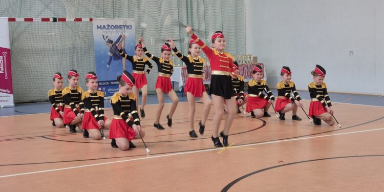 Nowa Dęba. Mażoretki niemal z całej Polski rywalizowały w Chmielowie