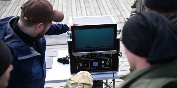 Tarnobrzeg: Kontrterroryści na Jeziorze Tarnobrzeskim – szkolili się z obsługi podwodnego drona [ZDJĘCIA]