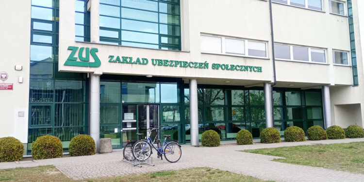 Stalowa Wola: Nie chcesz czekać w ZUS w kolejce? – umów wizytę online lub zadzwoń