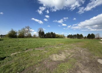 Grębów. Jest klepisko a będzie wielofunkcyjne boisko