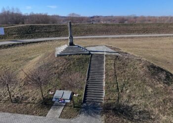 Gorzyce. Zabytkowy obelisk odzyska dawny blask