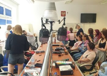 Tarnobrzeg. Strzyżenie, stylizacja i integracja w ZS nr 1