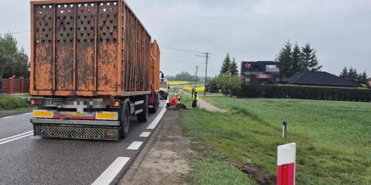 Sandomierz: Utrudnienia na dziewiątce. Rowerzysta w szpitalu