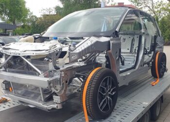 Tarnobrzeg, Podkarpacie. Auto z podkarpackich komponentów zachęca inwestorów