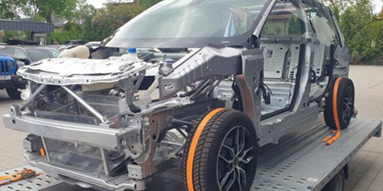 Tarnobrzeg, Podkarpacie. Auto z podkarpackich komponentów zachęca inwestorów