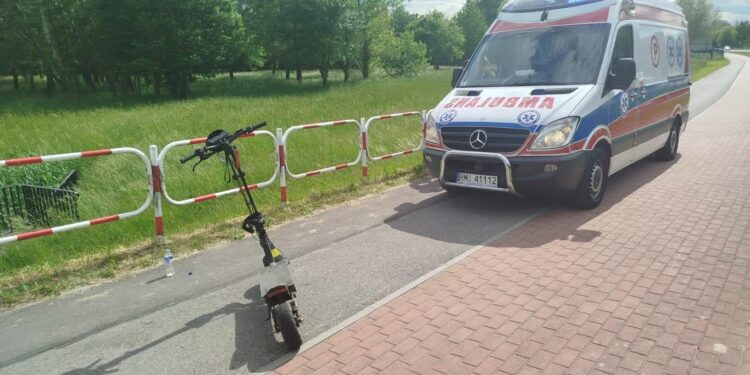 Tarnobrzeg. Nastolatki spadły z hulajnogi elektrycznej. Trafiły do szpitala