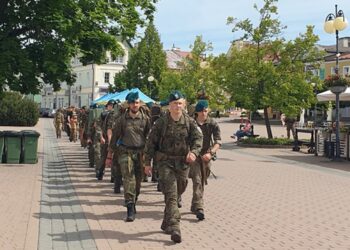 Tarnobrzeg. Marsz „Konary” już na trasie. Uczestnicy upamiętniają legionistów Piłsudskiego
