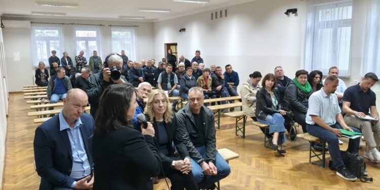 Grębów. Mieszkańcy Stalów nie chcą w swoim sąsiedztwie Wytwórni Mas Bitumicznych