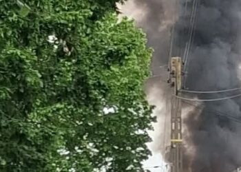 Ostowiec Świętokrzyski: Pożar kamienicy. Ewakuowano mieszkańców
