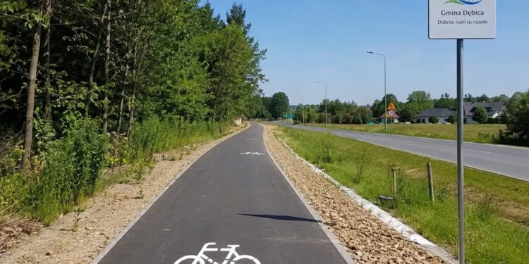 Dębica: Na terenie Gminy Dębica powstaną nowe drogi dla pieszych i rowerów