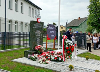 Jastkowice: Odsłonili pomnik upamiętniający jastkowickich bohaterów