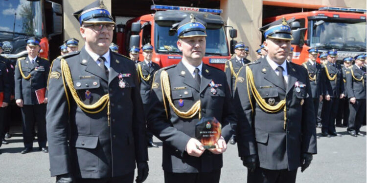 Stalowa Wola: Strażacy zawodowi  świętowali i apelowali