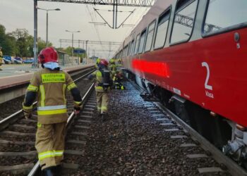Dębica: Pożar wagonu na stacji. Wstrzymano ruch pociągów