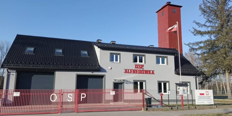Nowa Dęba. Zmodernizowana remiza służy już druhom z Alfredówki