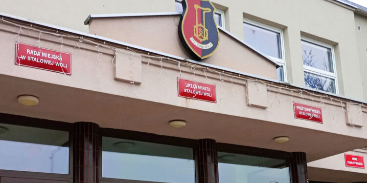 Stalowa Wola: Powiadomienia o sesji nadzwyczajnej były zgodne z prawem – mówi Prezydent Lucjusz Nadbereżny