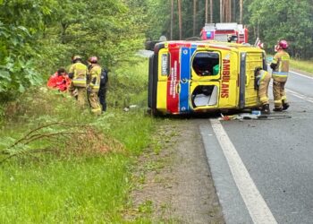 Jamnica: Zdarzenie drogowe z udziałem karetki