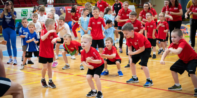 Stalowa Wola: Sport bez barier. Młodzi niepełnosprawni sportowcy pokazali radość i hart ducha