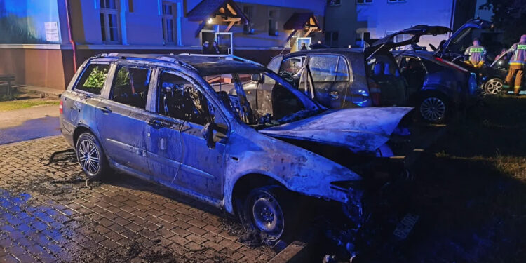 Ulanów: W nocy spłonęło siedem samochodów. Policja nie wyklucza podpalenia