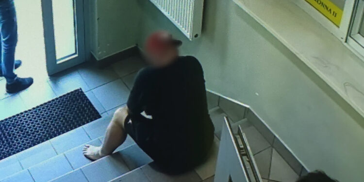 Mielec:Ukradł łańcuszek i… schował się w komendzie policji