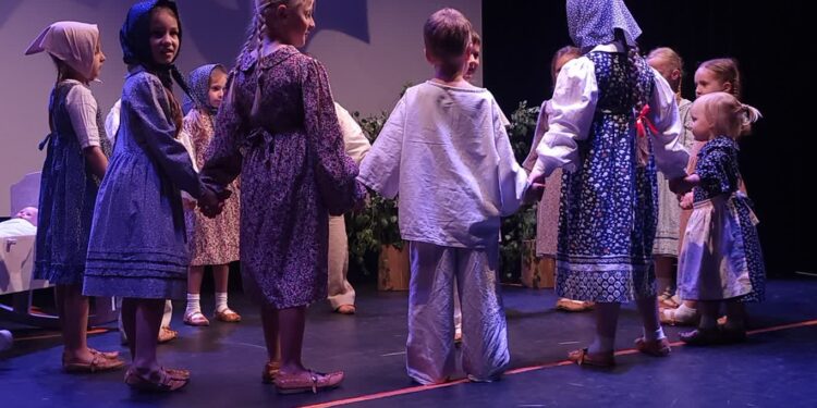 Baranów Sandomierski. Dziecięcy folklor na scenie po raz 32
