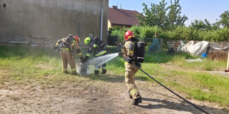 Klimontów: Dwie osoby w szpitalu po pożarze butli z gazem