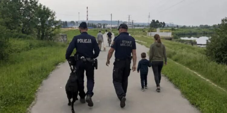 Dębica: Funkcjonariusze kontrolują miejsca szczególnie narażone na zakłócenia porządku