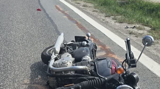 Trzebiesławice: Motocyklista uderzył w osobówkę
