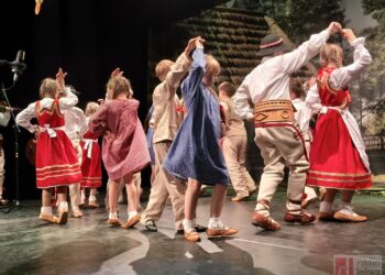 Baranów Sandomierski. Dziecięcy folklor na scenie po raz 32