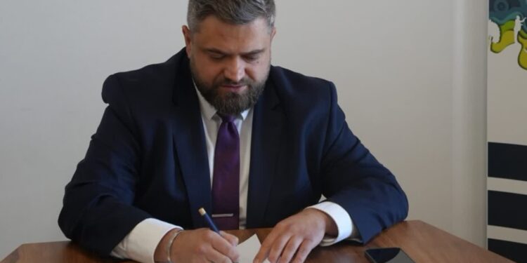 Dębica: Burmistrz Dębicy Mateusz Kutrzeba z absolutorium i wotum zaufania