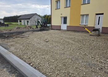 Wadowice Górne: Trwa przebudowa placu przy remizie Ochotniczej Straży Pożarnej.