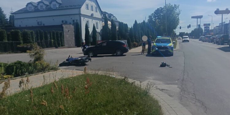 Tarnobrzeg. Zderzenie osobówki z motocyklem