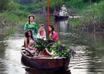 Sandomierz: Ruszyły IV Sandomierskie Wianki Flisackie „Wisła – wspólny nurt”