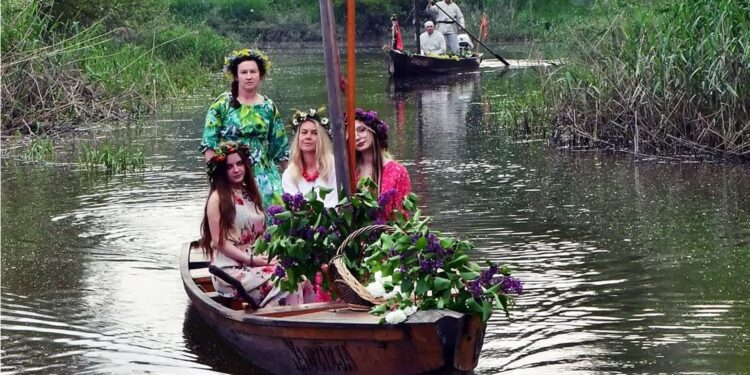 Sandomierz: Ruszyły IV Sandomierskie Wianki Flisackie „Wisła – wspólny nurt”