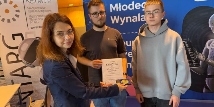 Nisko: Złoty Medal dla uczniów RCEZ w Międzynarodowych Targach Wynalazków i Innowacji