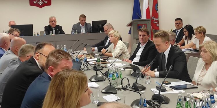 Mielec: Radni Powiatu Mieleckiego udzielili wotum zaufania dla Zarządu Powiatu Mieleckiego