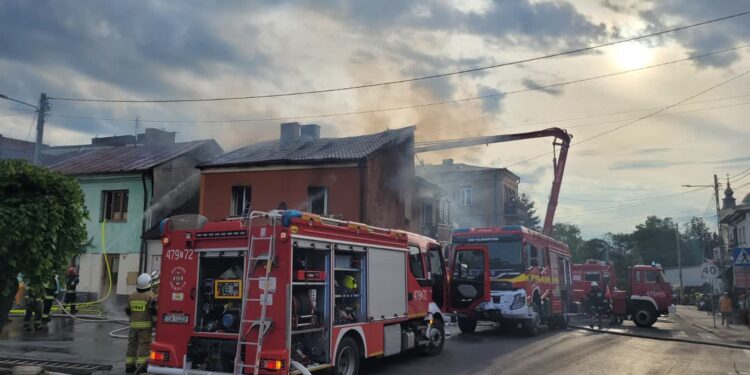 Klimontów. Pożar w domu na ulicy Opatowskiej.