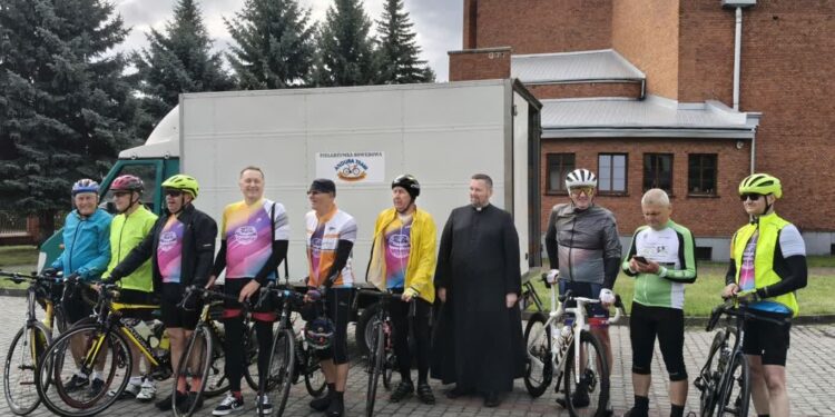 Sandomierz. Grupa przyjaciół wyruszła w rowerową pielgrzymkę po wschodniej Polsce